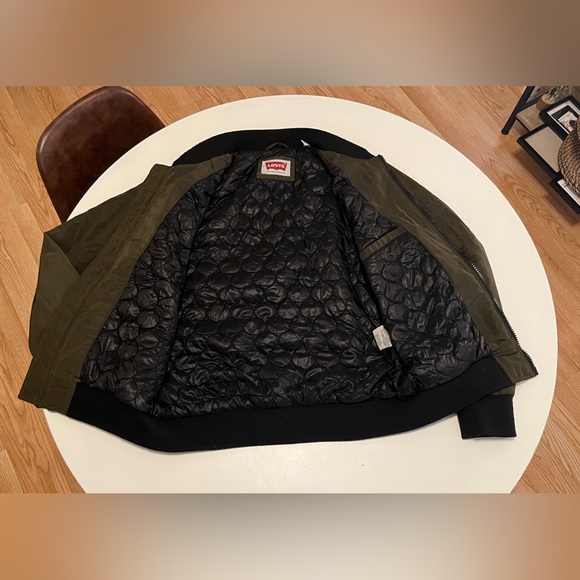 Levi’s olive green bomber jacket - Picture 3 of 3